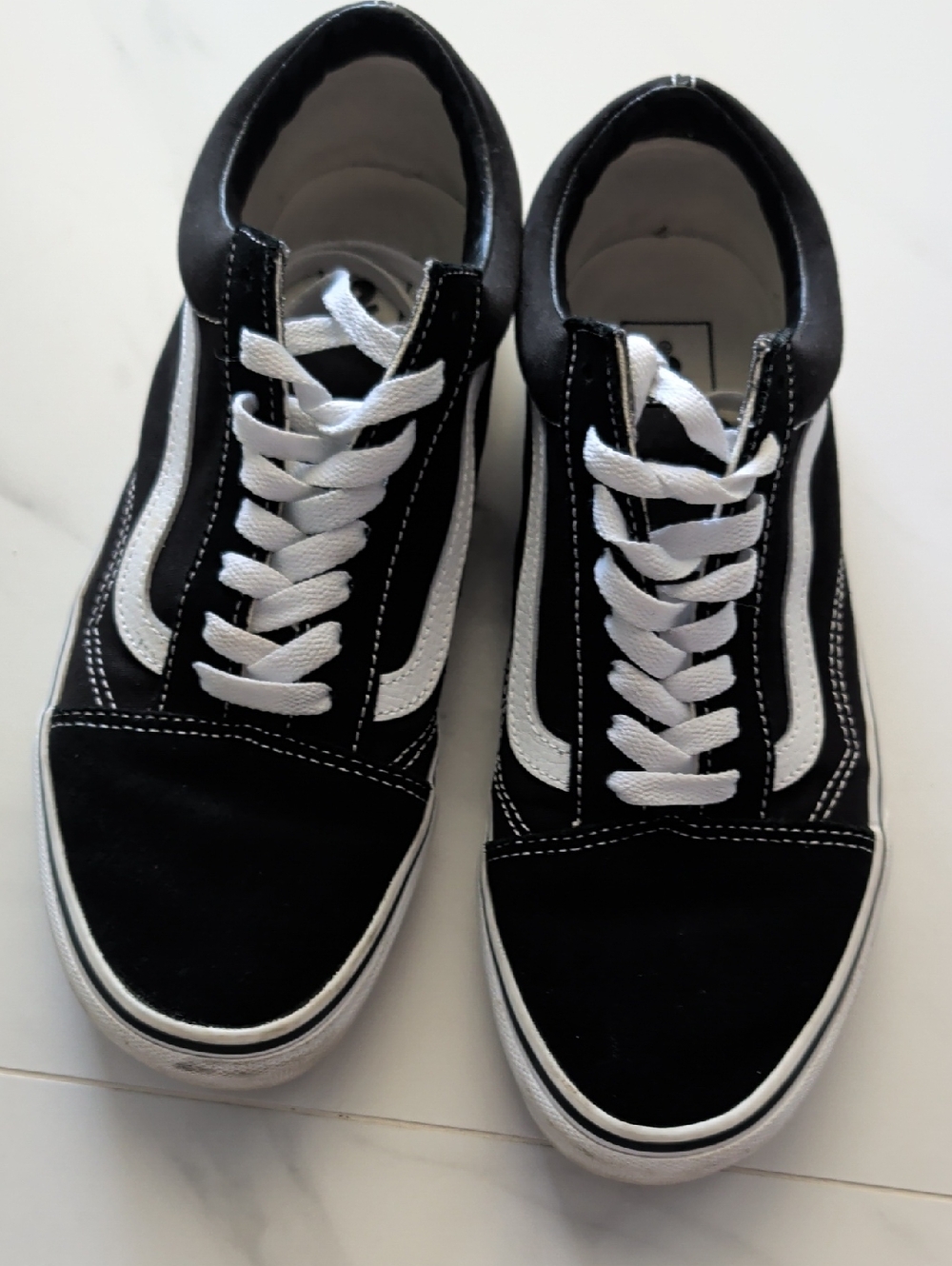 Classic Black and White Low-Top Woman Skate Sneakers